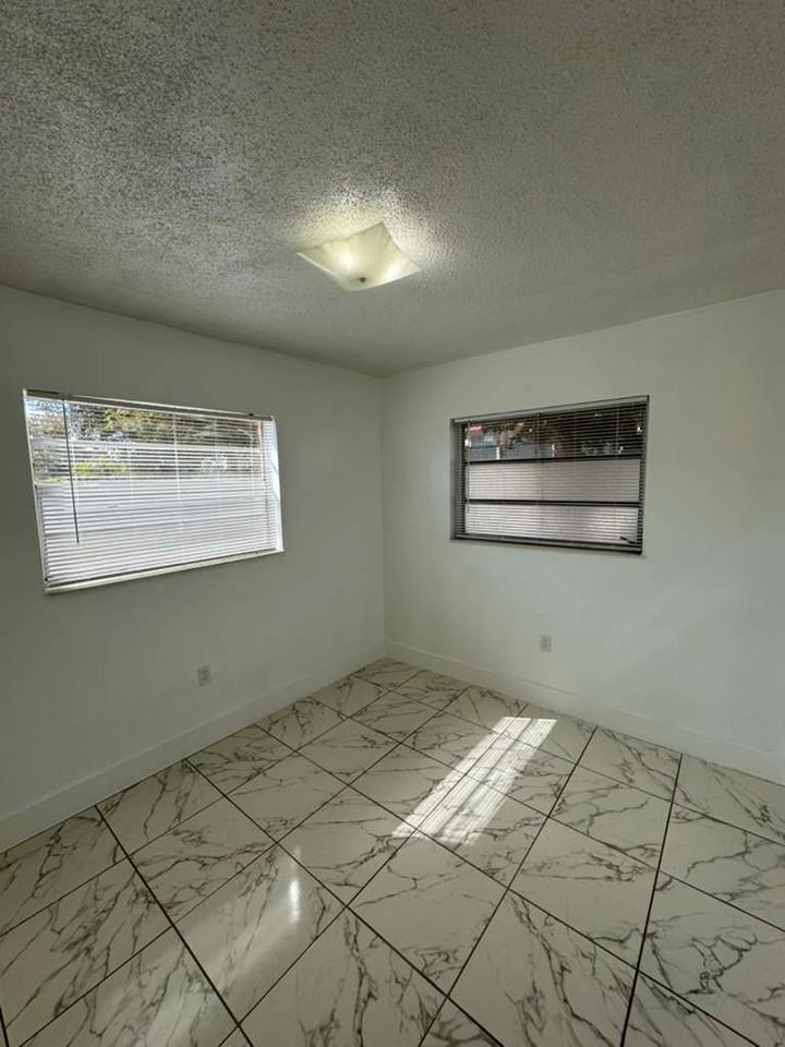 720 & 735 W - Photo 6 of 9