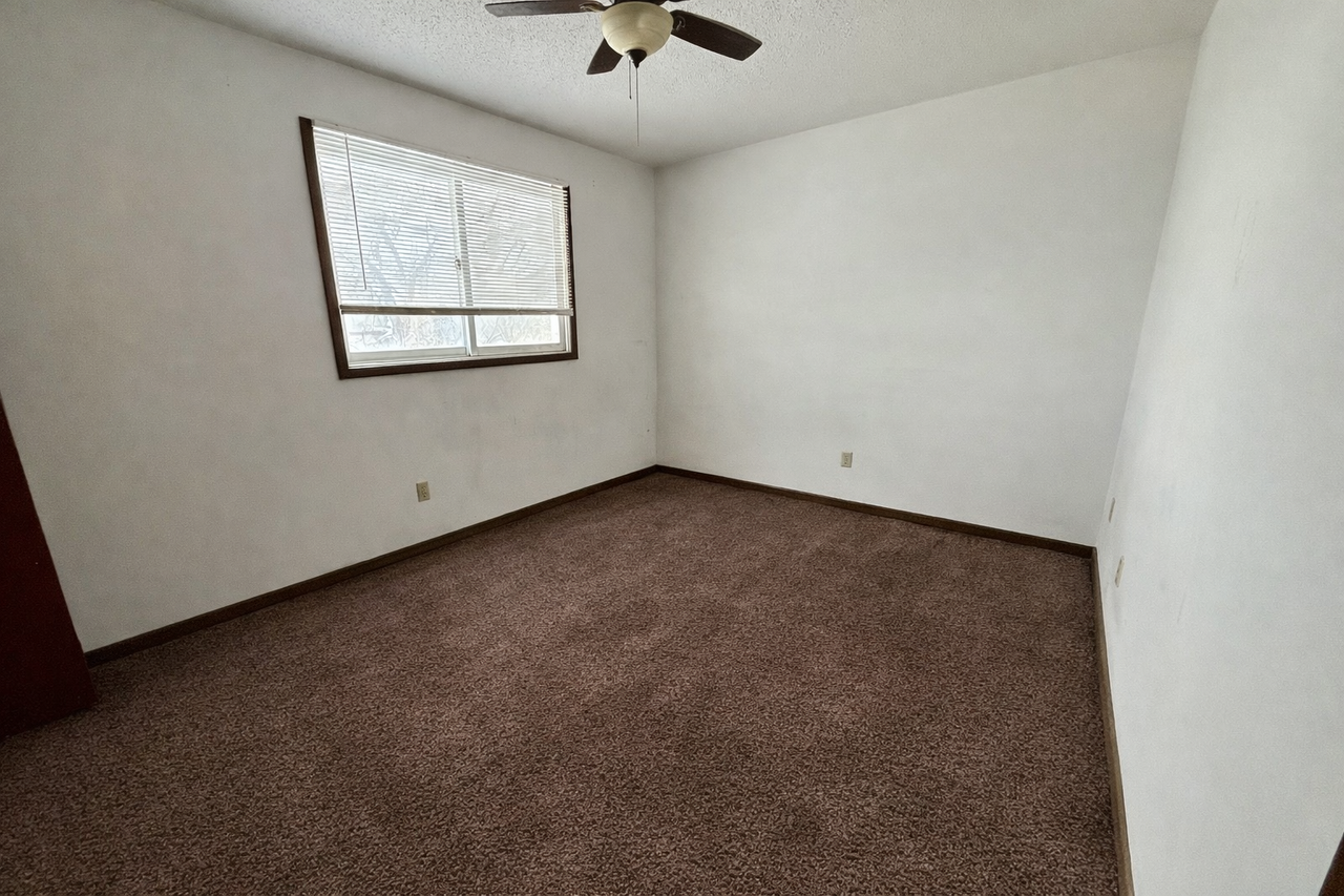 906 Cedar River Drive Northwest - Photo 4 of 12