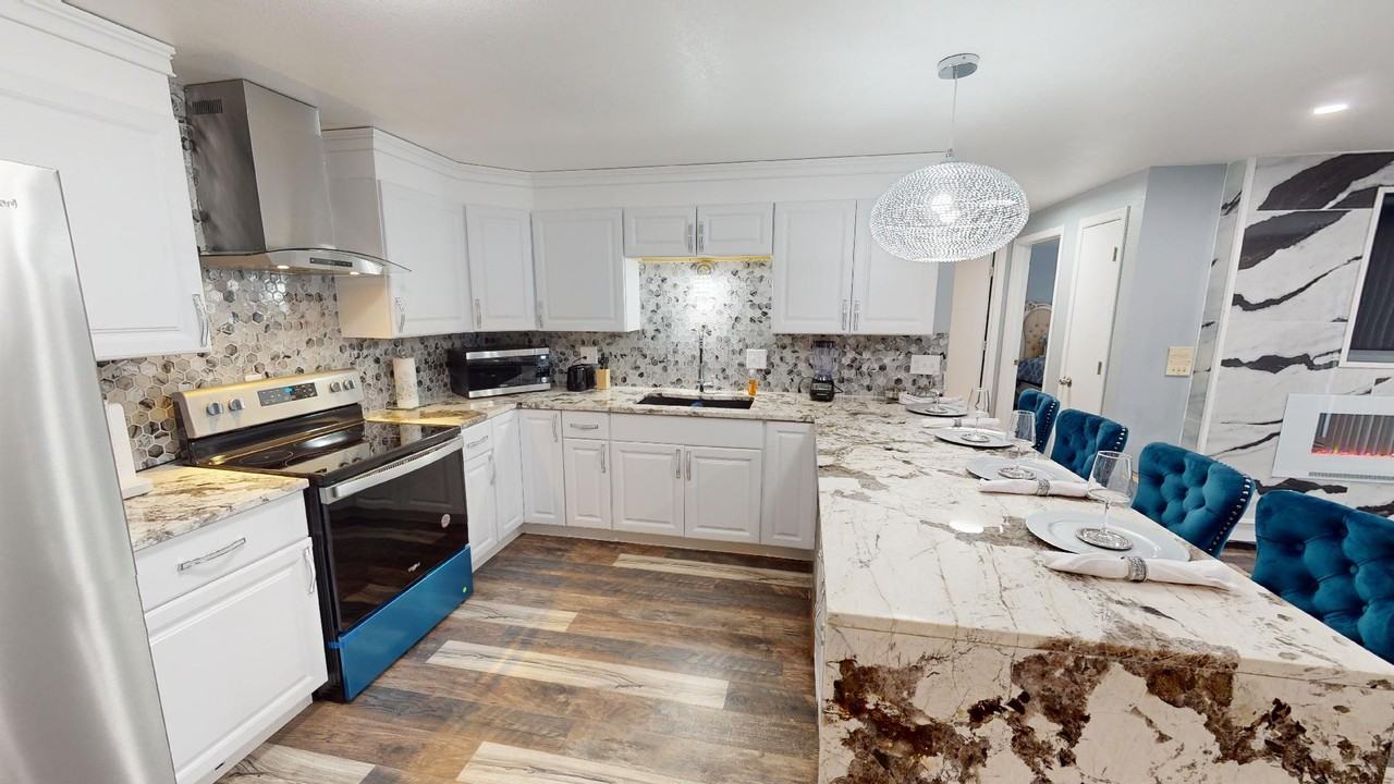 600 N Kensington Dr - Photo 2 of 42