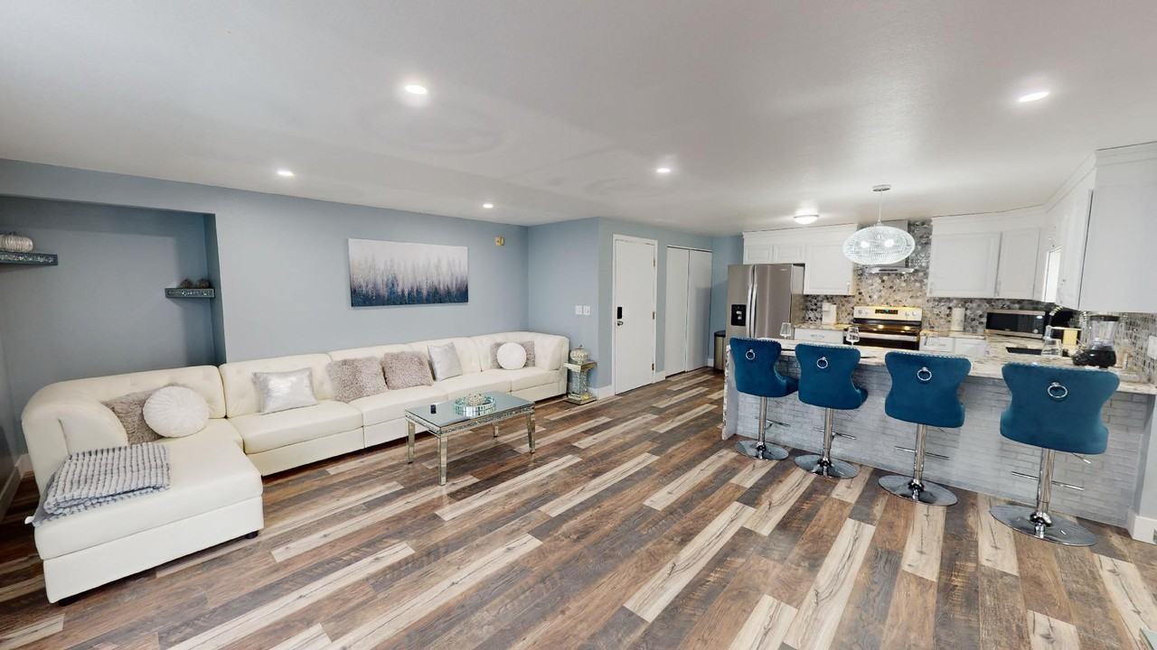 600 N Kensington Dr - Photo 5 of 42