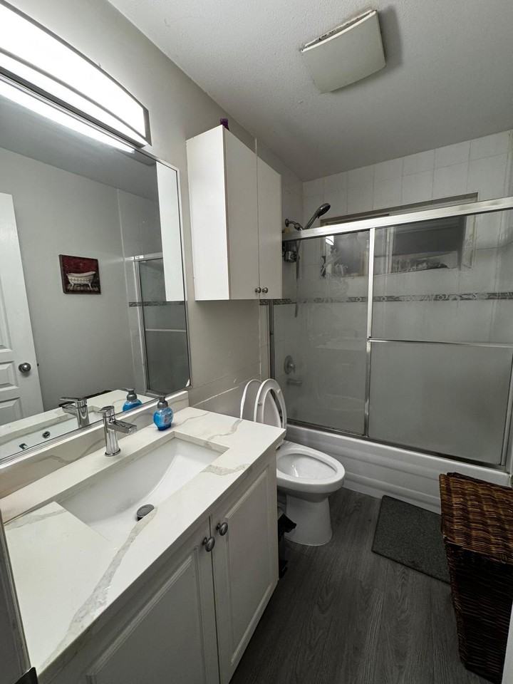 7890 115 Street - Photo 2 of 4