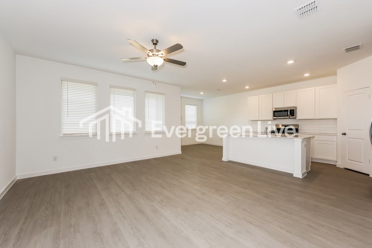 1205 Sycamore St - Photo 2 of 14