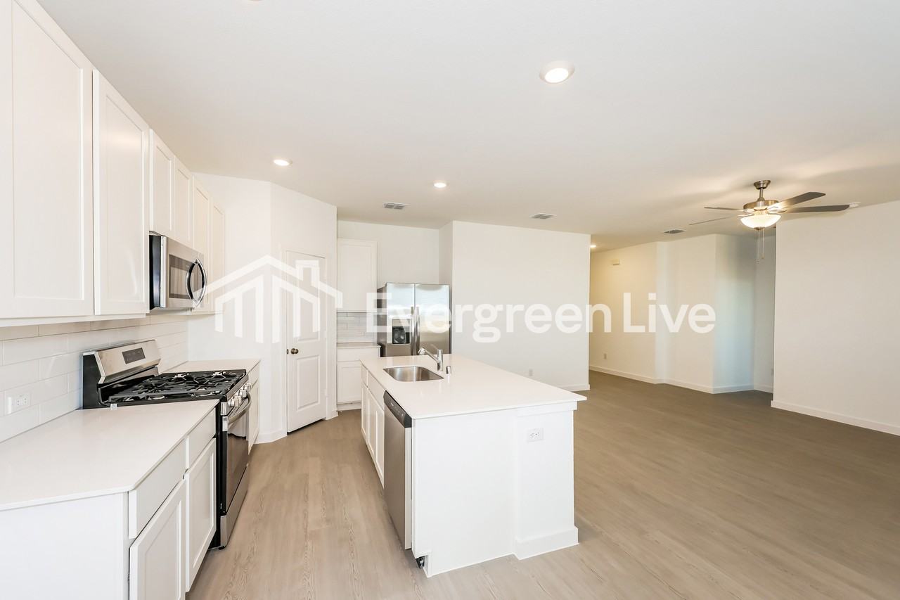 1205 Sycamore St - Photo 4 of 14