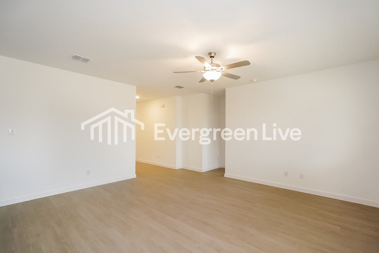 205 Pine St - Photo 3 of 15