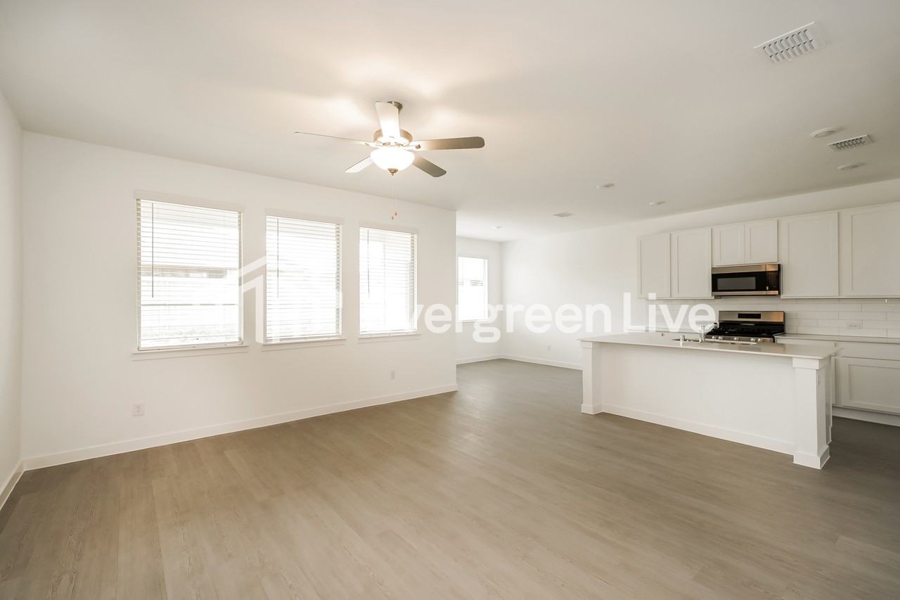 205 Pine St - Photo 5 of 15