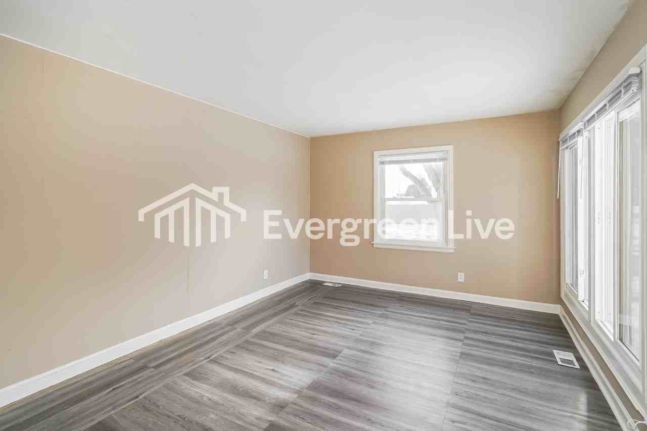 3400 N 77th St - Photo 3 of 15