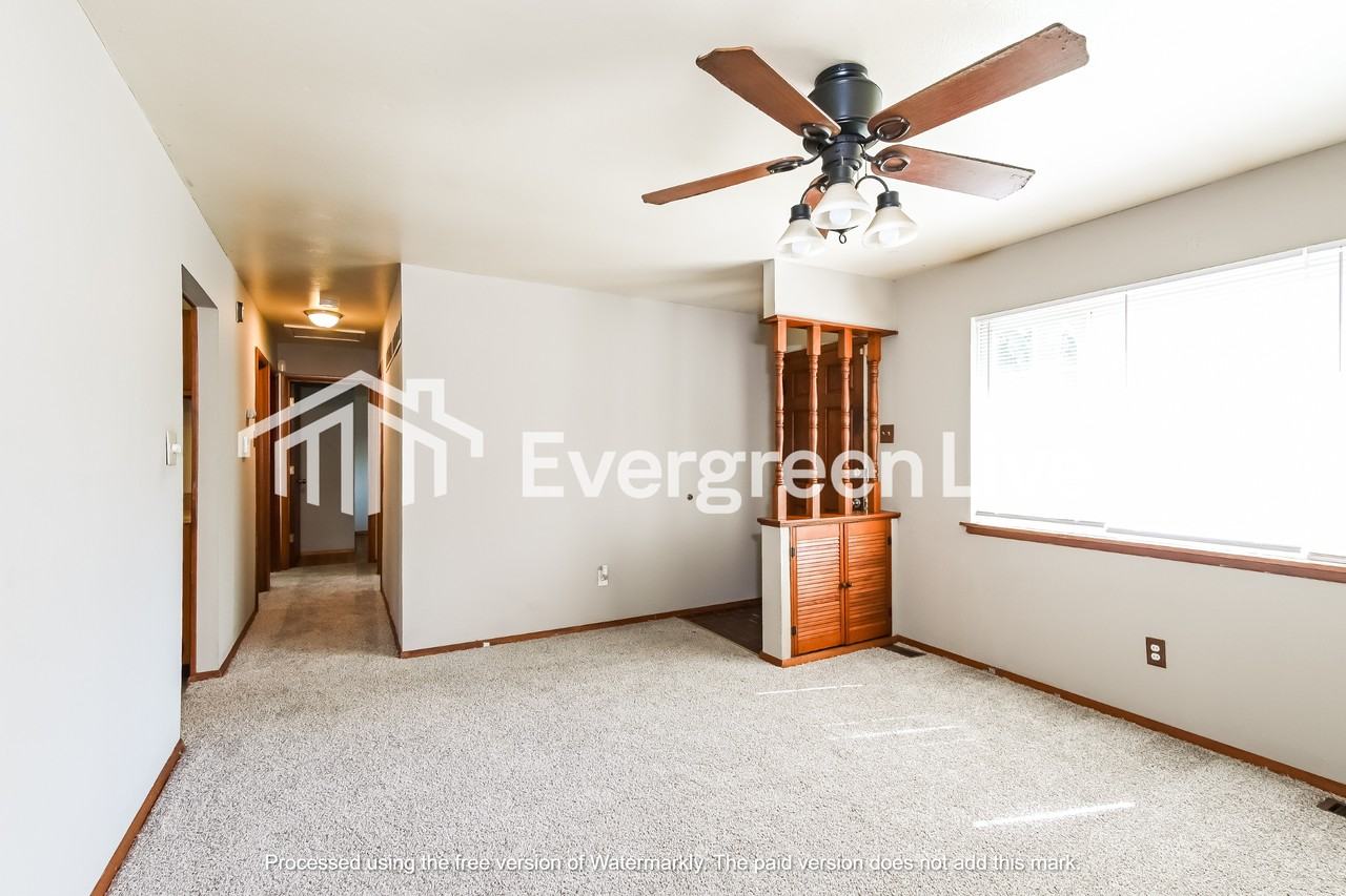 1321 Criterion Ave - Photo 4 of 14