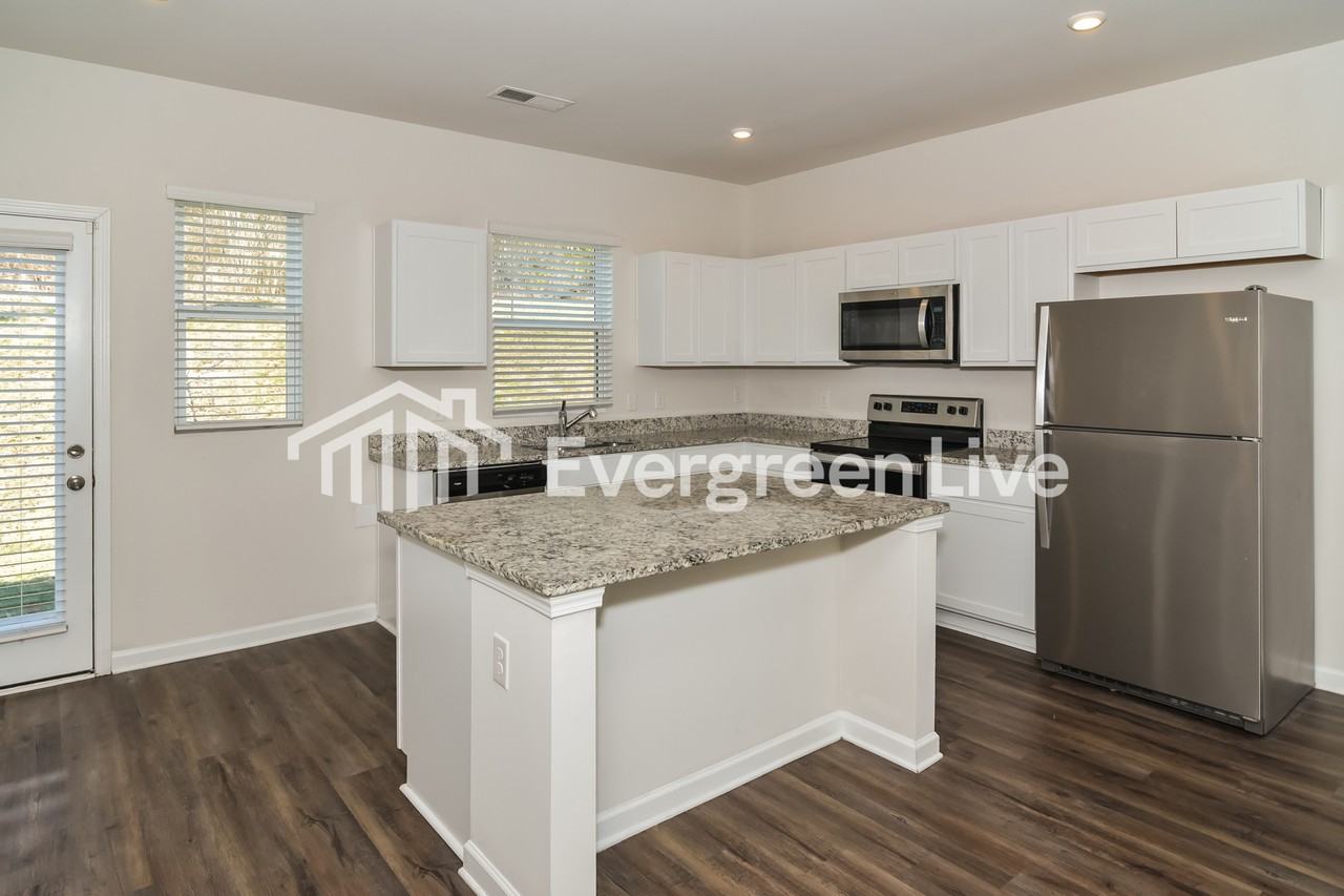 915 Hamilton Crossing Sq - Photo 7 of 15