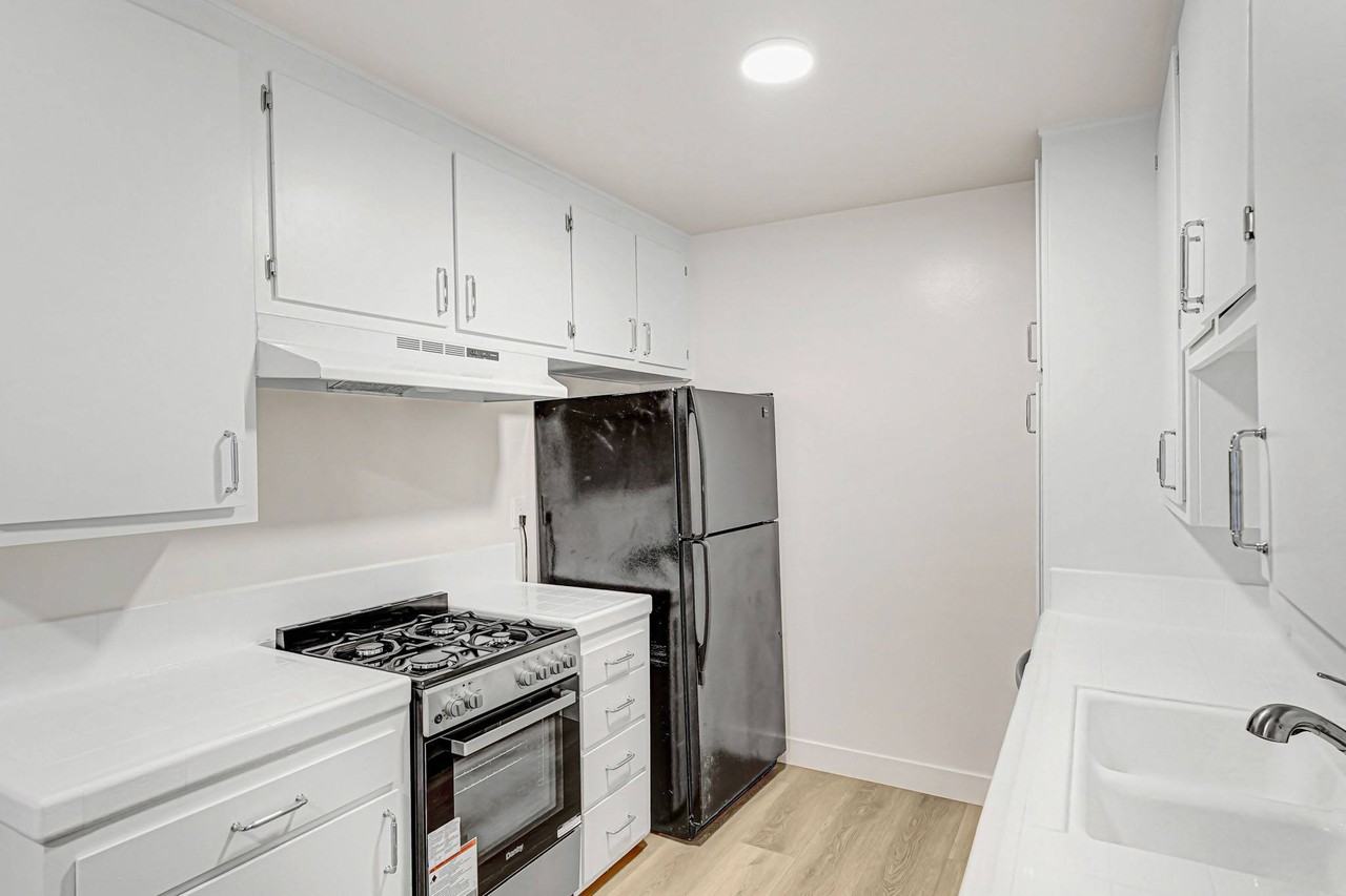 3666 Cardiff - Photo 5 of 18