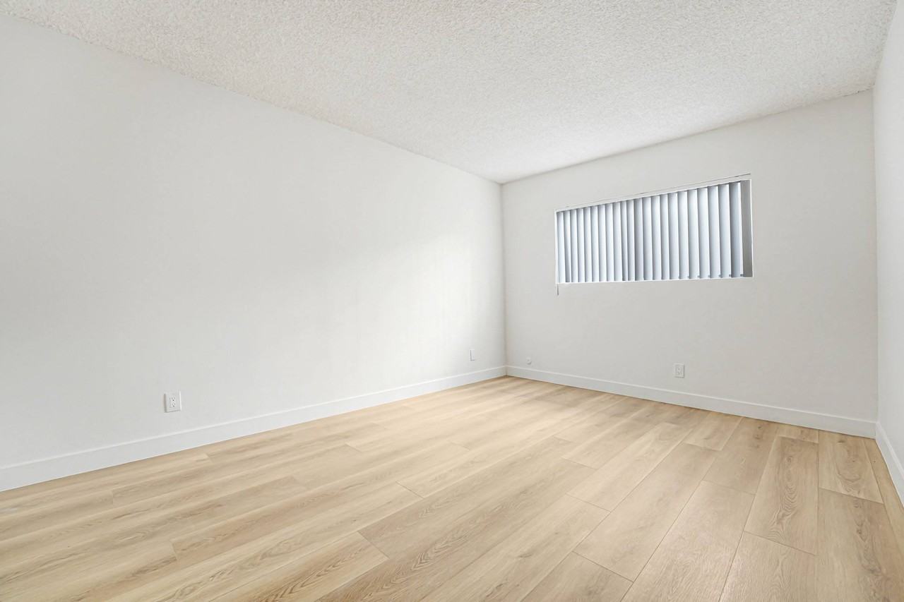 3666 Cardiff - Photo 6 of 18