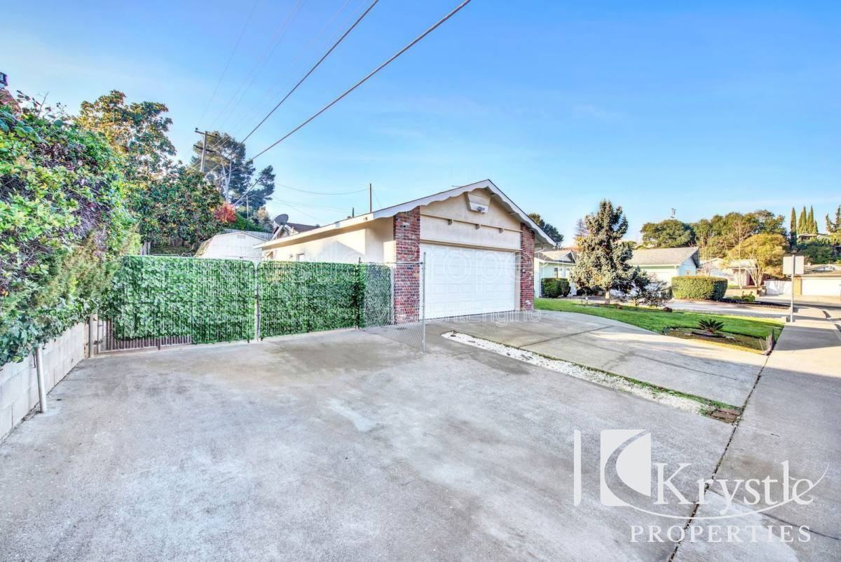 306 Keats Dr - Photo 3 of 9