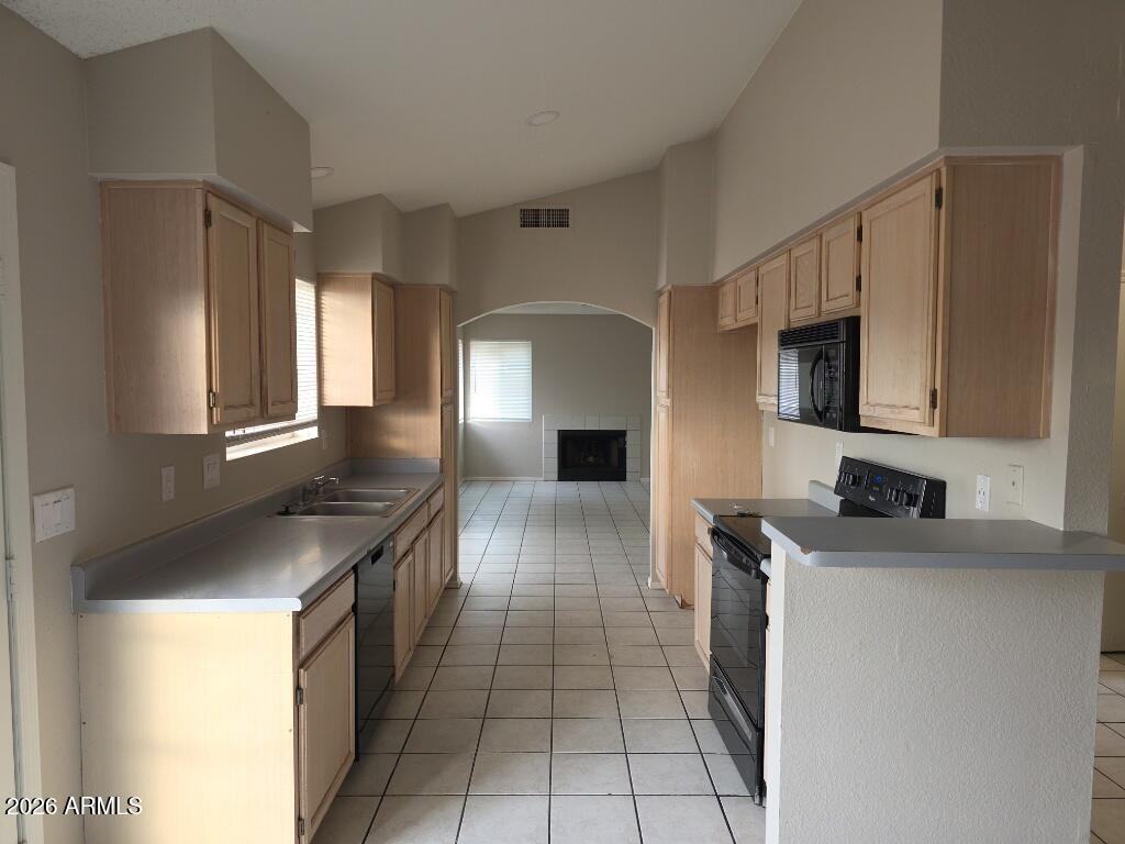 8703 W Puget Ave - Photo 5 of 14