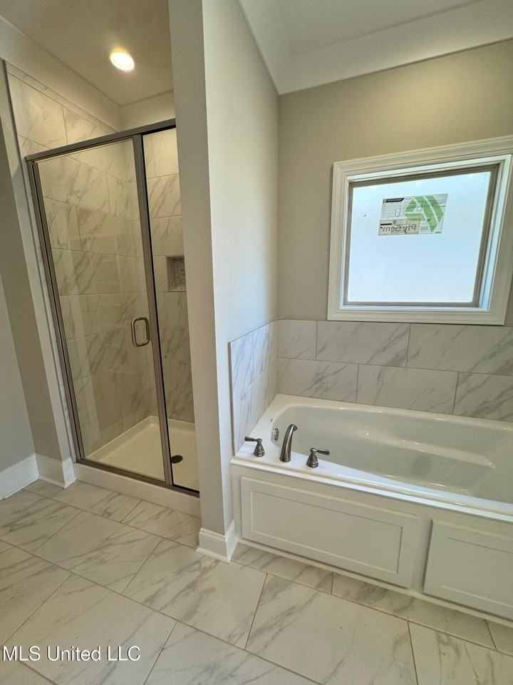 115 Southern Oak Way - Photo 2 of 32