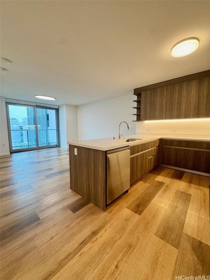 1500 Rycroft St #900R - Photo 2 of 11