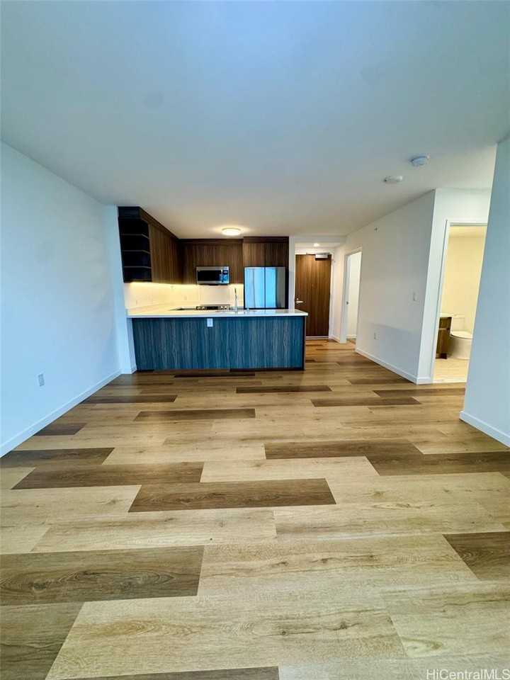 1500 Rycroft St #900R - Photo 3 of 11