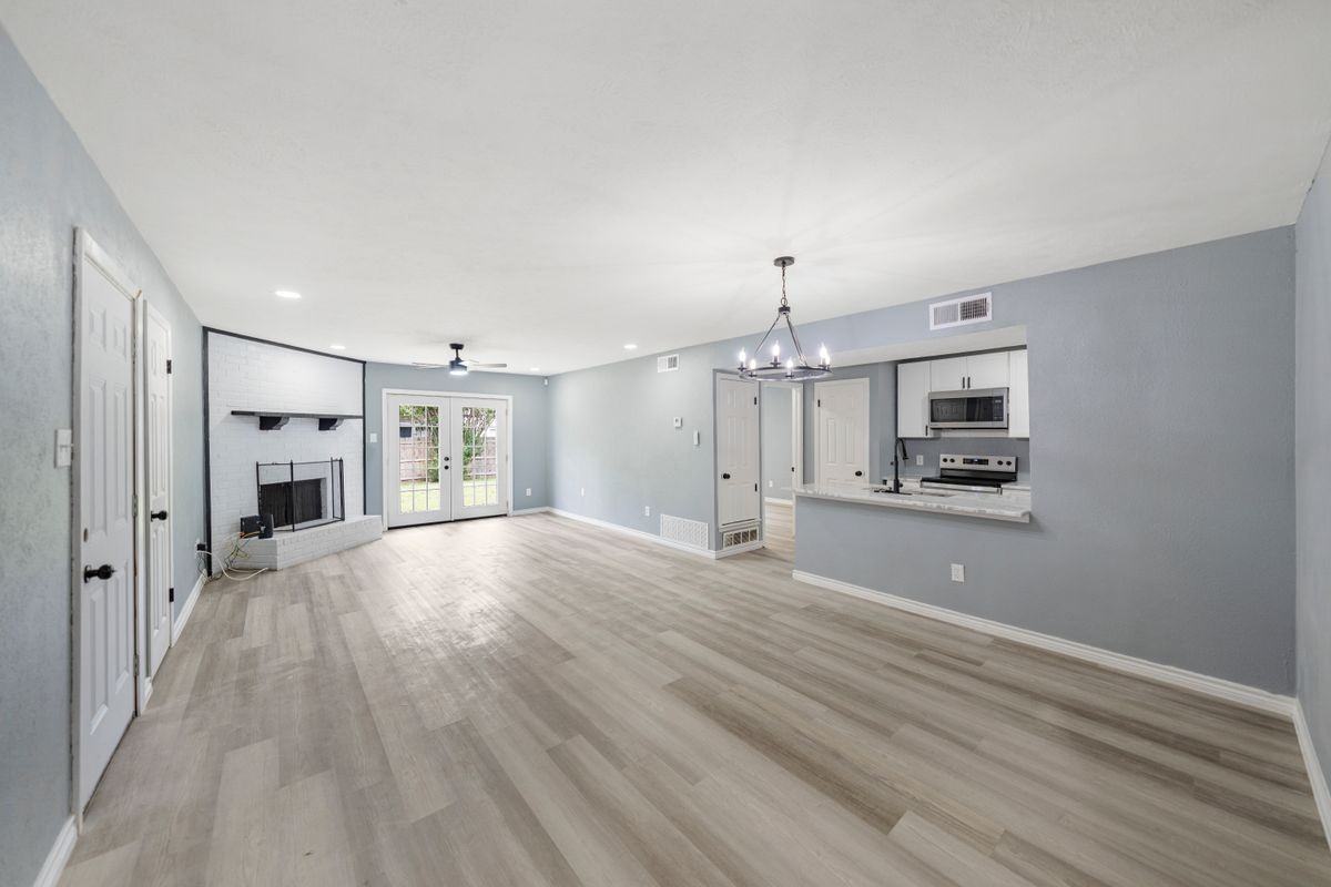 2517 Clearwood Dr - Photo 2 of 8