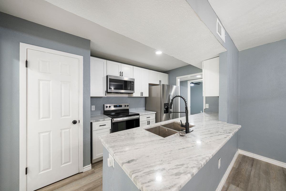 2517 Clearwood Dr - Photo 3 of 8