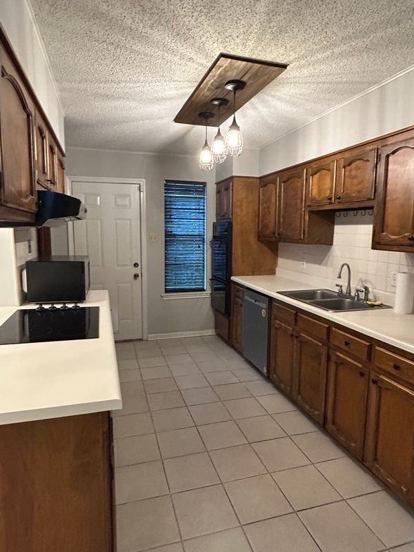 1127 Brookhollow Dr - Photo 3 of 5