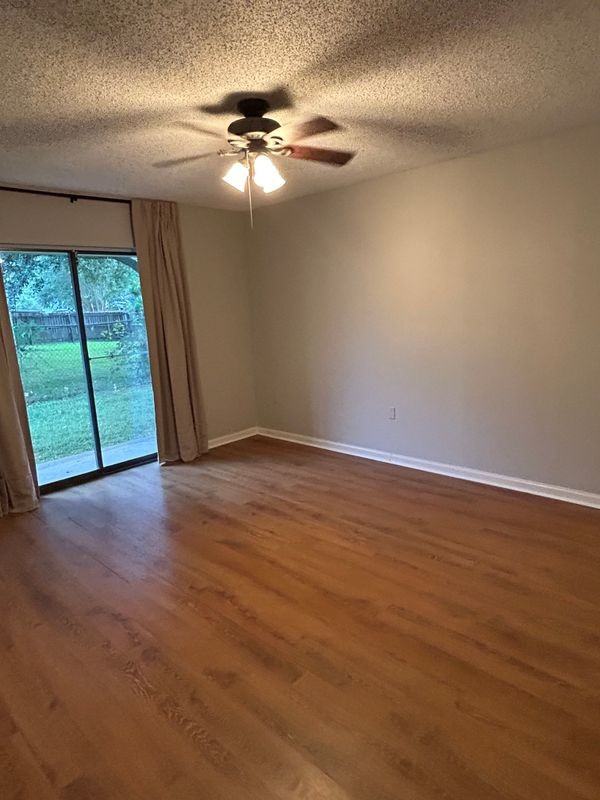 1127 Brookhollow Dr - Photo 4 of 5