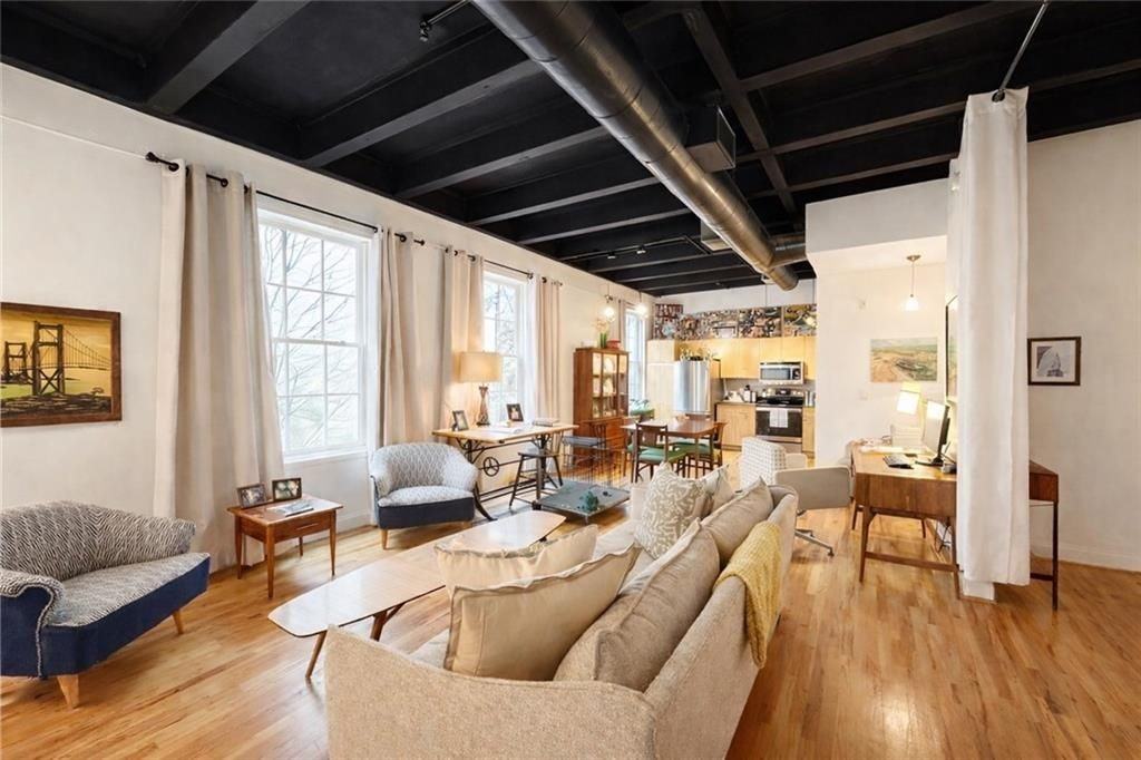 1736 Liberty Ln - Photo 2 of 10