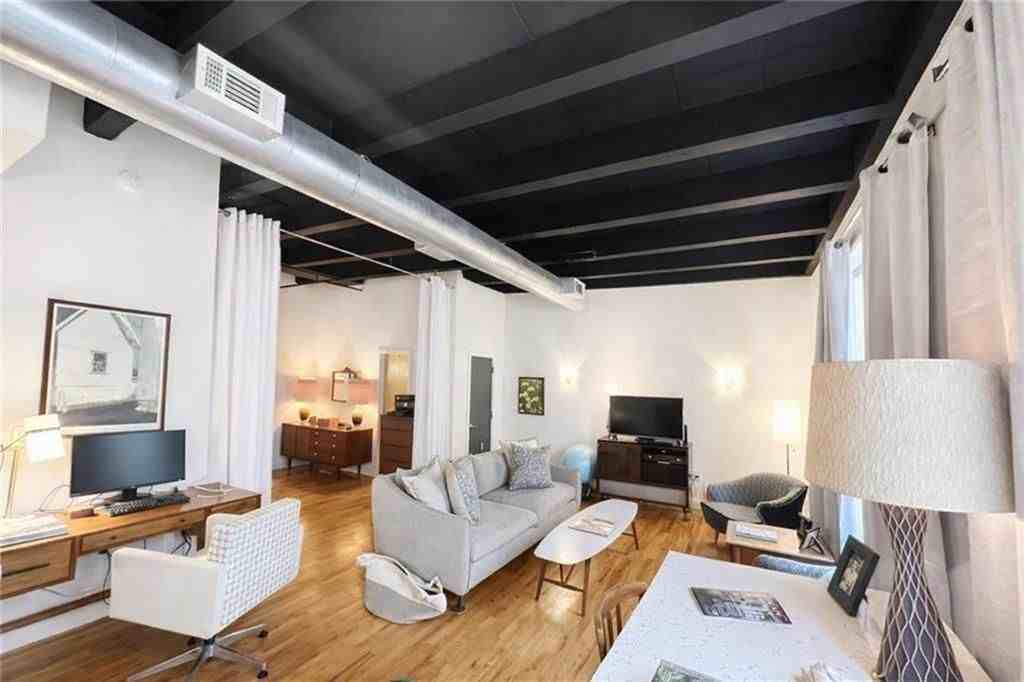 1736 Liberty Ln - Photo 3 of 10