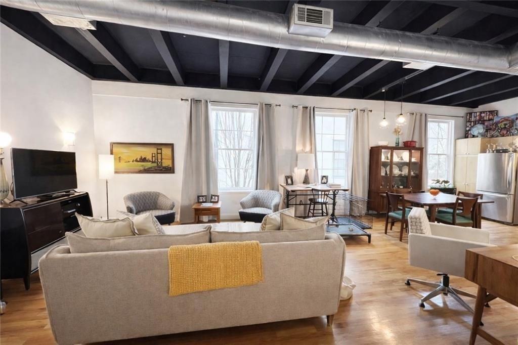 1736 Liberty Ln - Photo 4 of 10