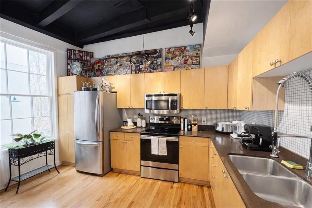 1736 Liberty Ln - Photo 5 of 10