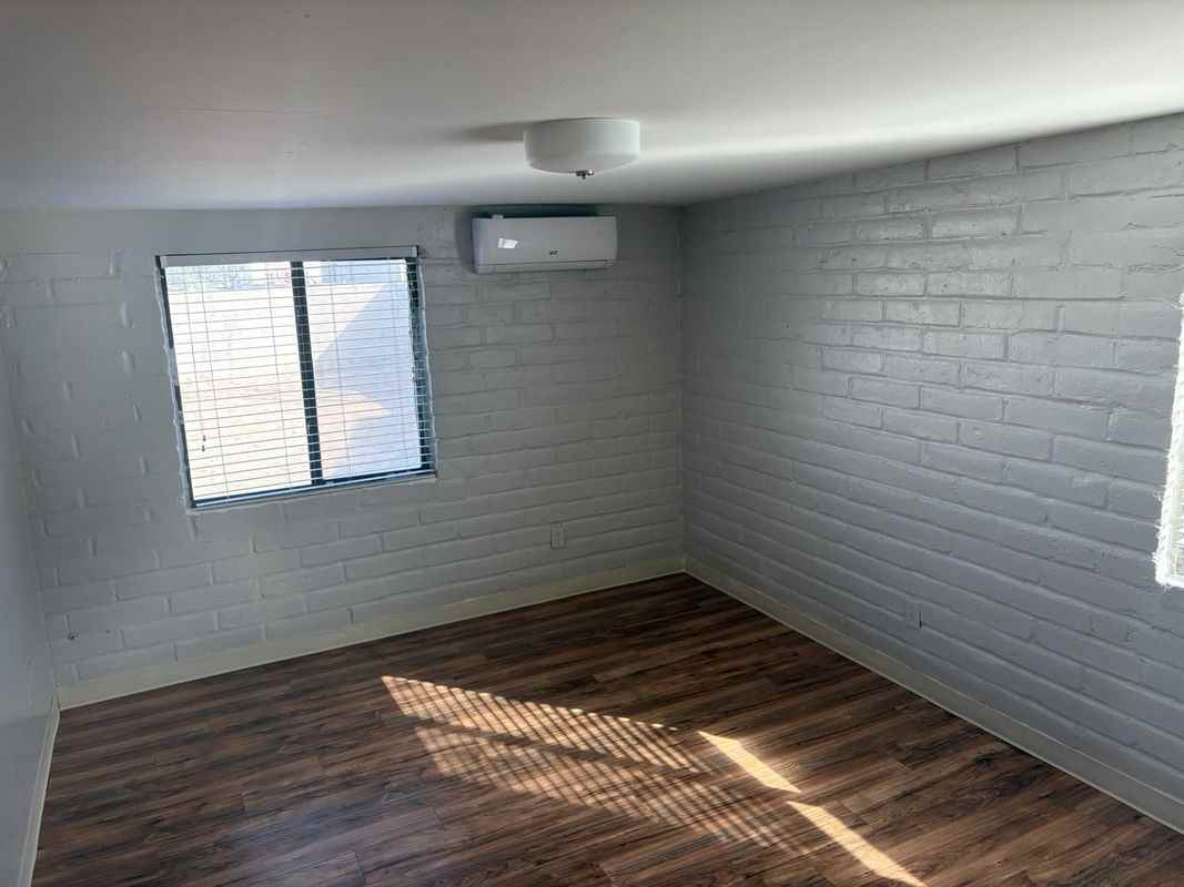 526 W 42nd St - Photo 5 of 9