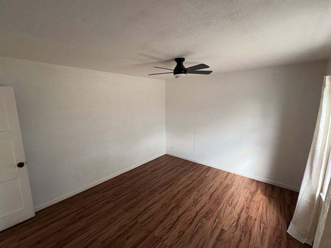 1402 S Country Club Rd - Photo 4 of 26