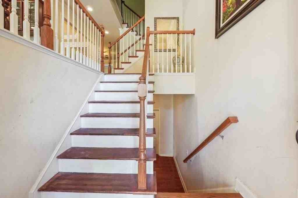 3808 Fairhill Pt - Photo 4 of 38