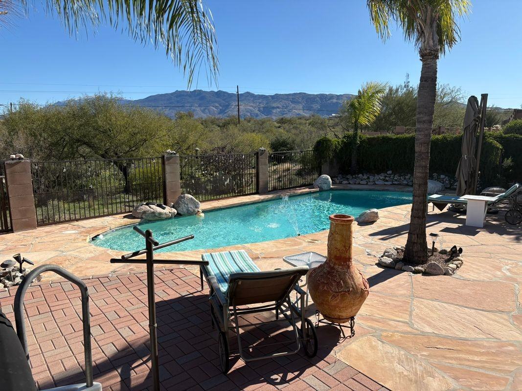 495 S Edgeside Ave - Photo 2 of 49