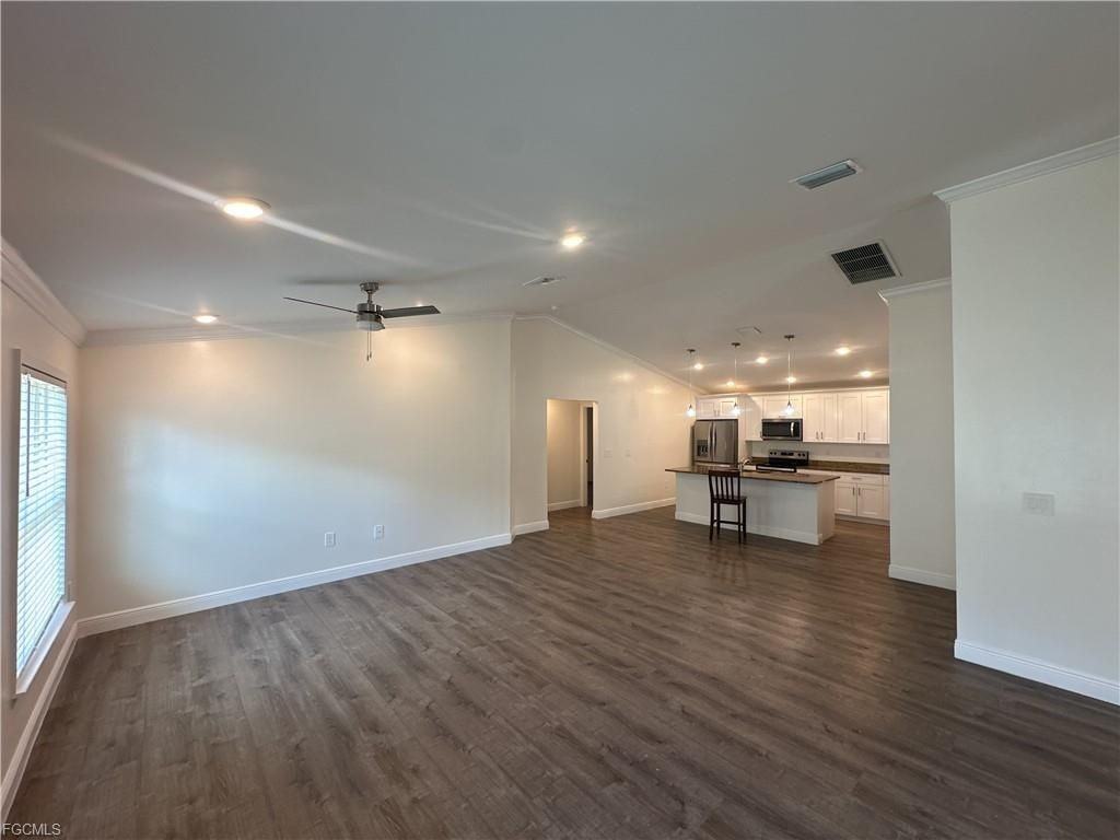 136 Francis Ave - Photo 3 of 11