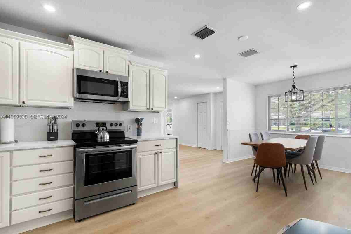 3255 Florida Blvd - Photo 2 of 26