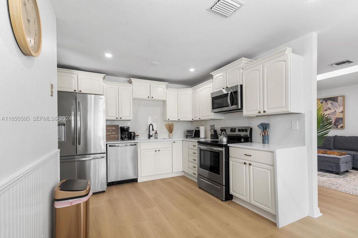 3255 Florida Blvd - Photo 4 of 26