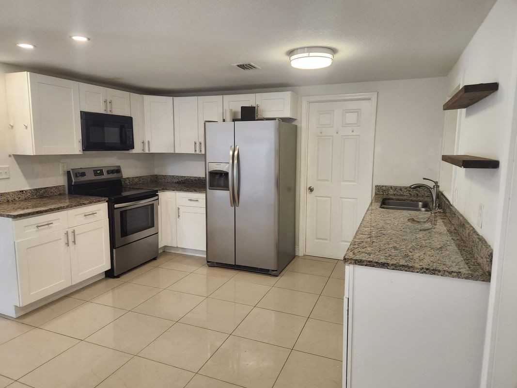 8518 Woodlake Dr - Photo 4 of 15