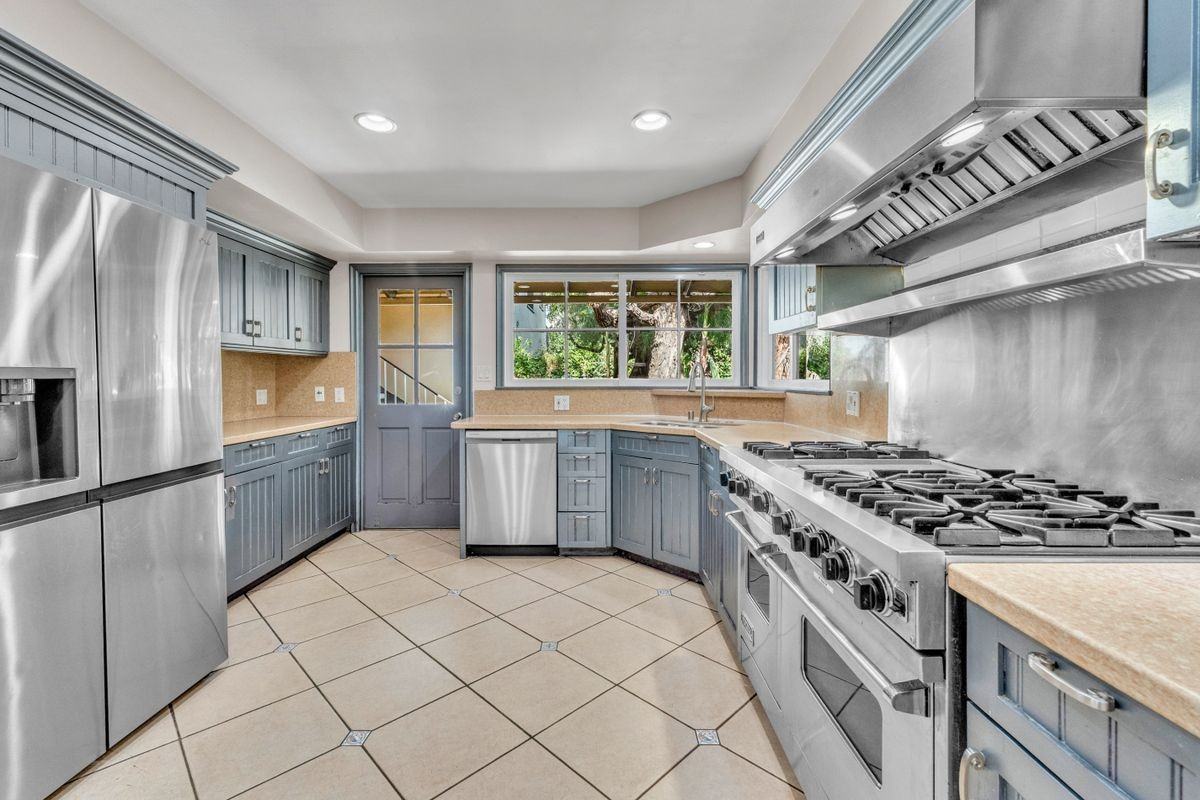 16553 Hartsook St - Photo 4 of 12