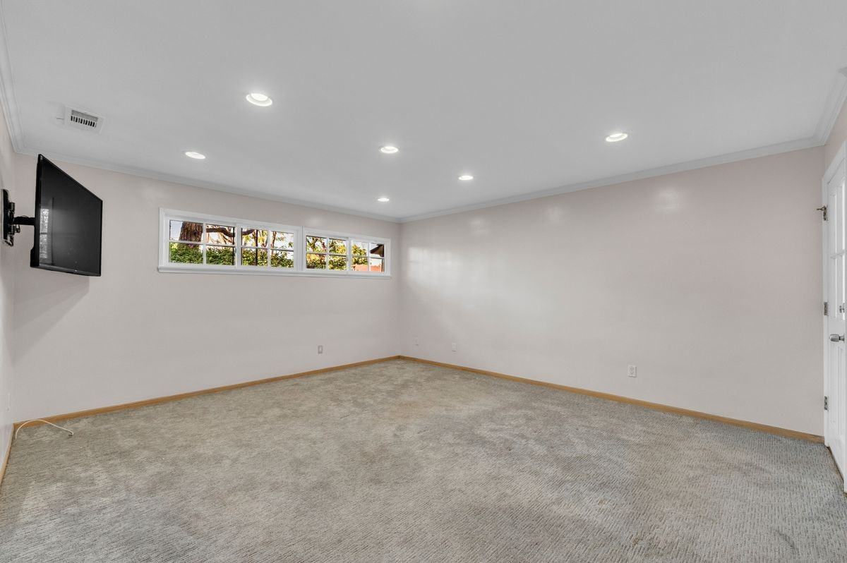 16553 Hartsook St - Photo 5 of 12