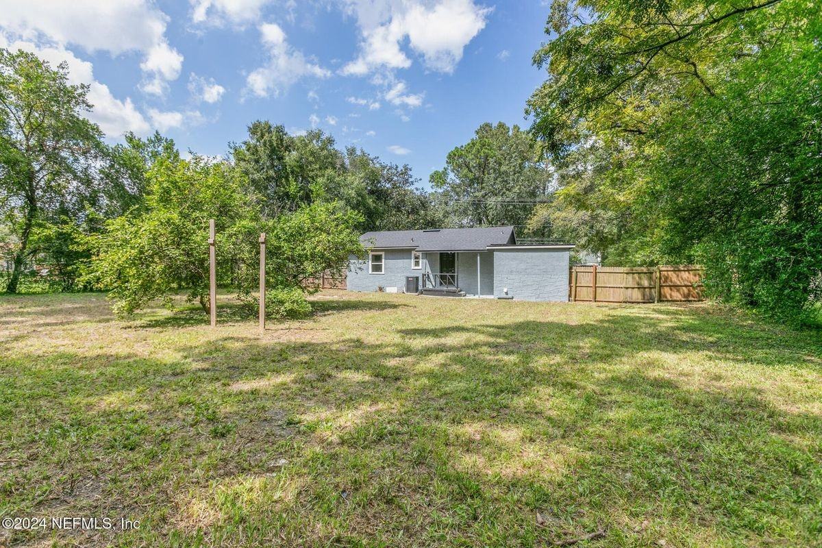 7230 Melvin Rd - Photo 3 of 13