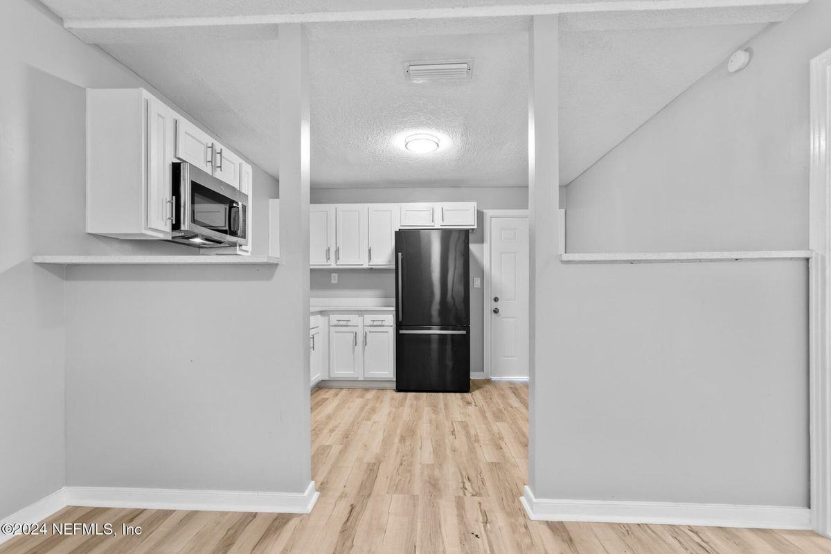 7230 Melvin Rd - Photo 5 of 13