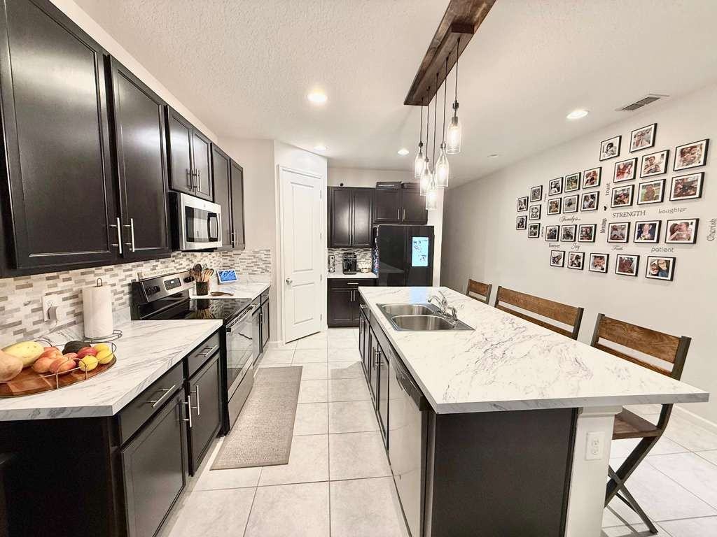 184 Summershore Drive - Photo 2 of 19