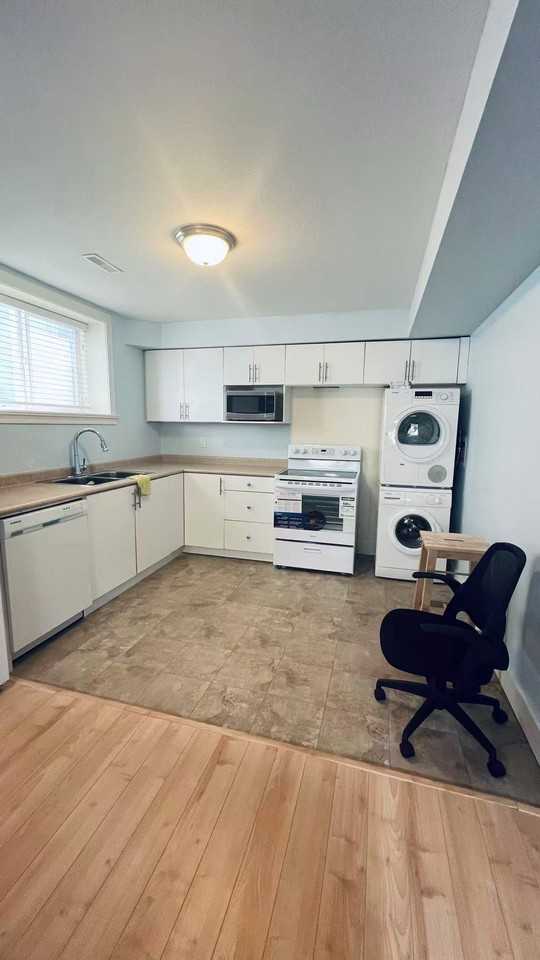 14941 35 Avenue - Photo 4 of 10