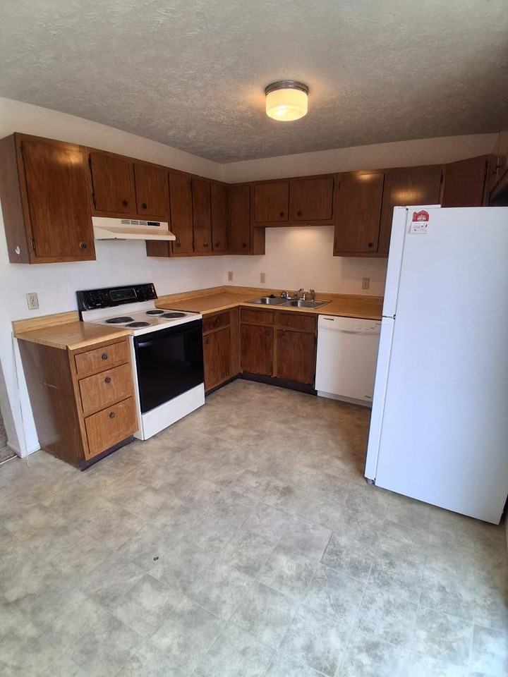 2904 E 1/2 - Photo 2 of 8