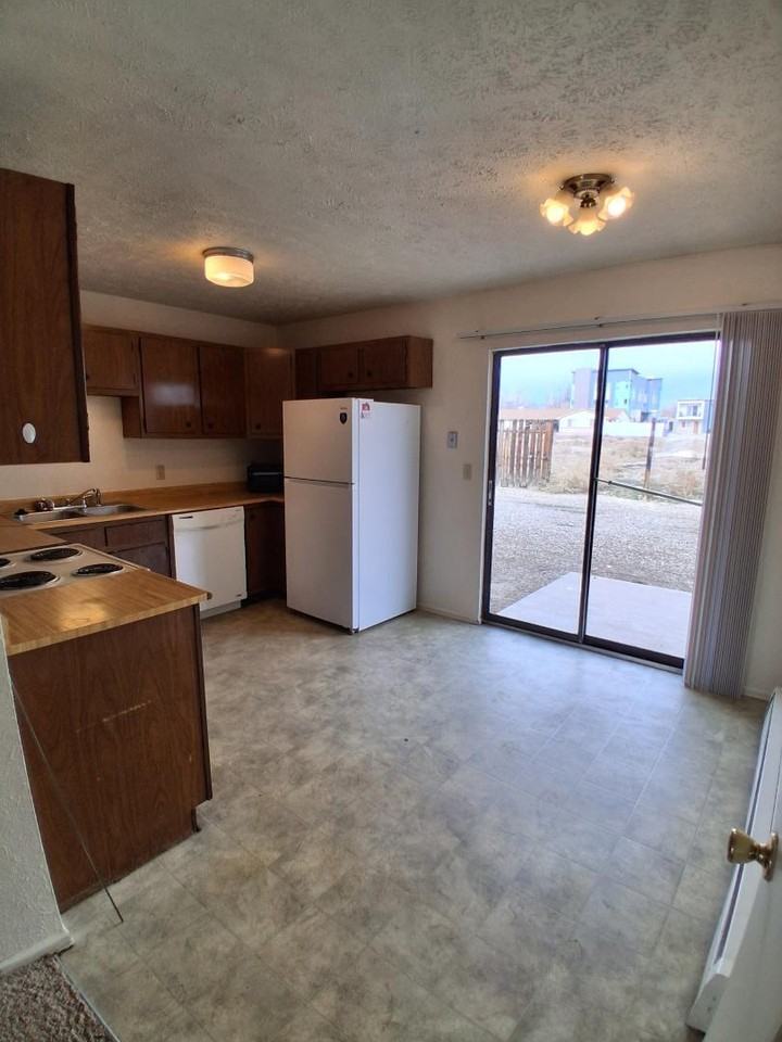 2904 E 1/2 - Photo 3 of 8