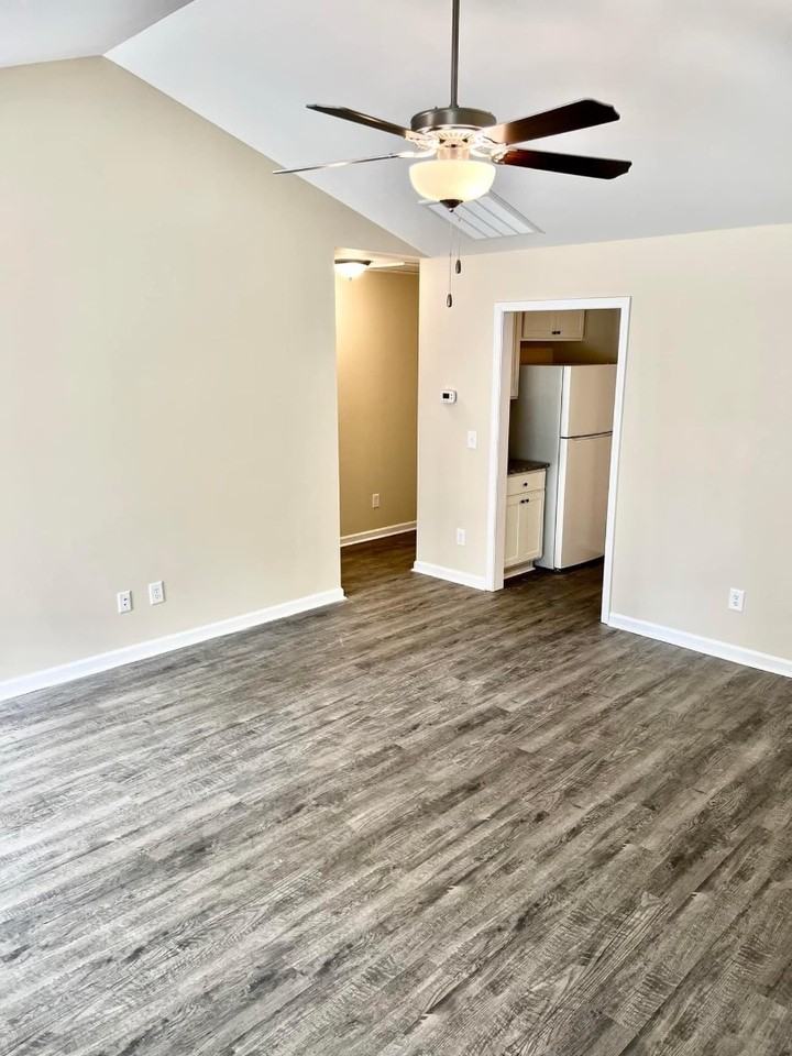 1452 Murrill Hill Rd - Photo 3 of 10