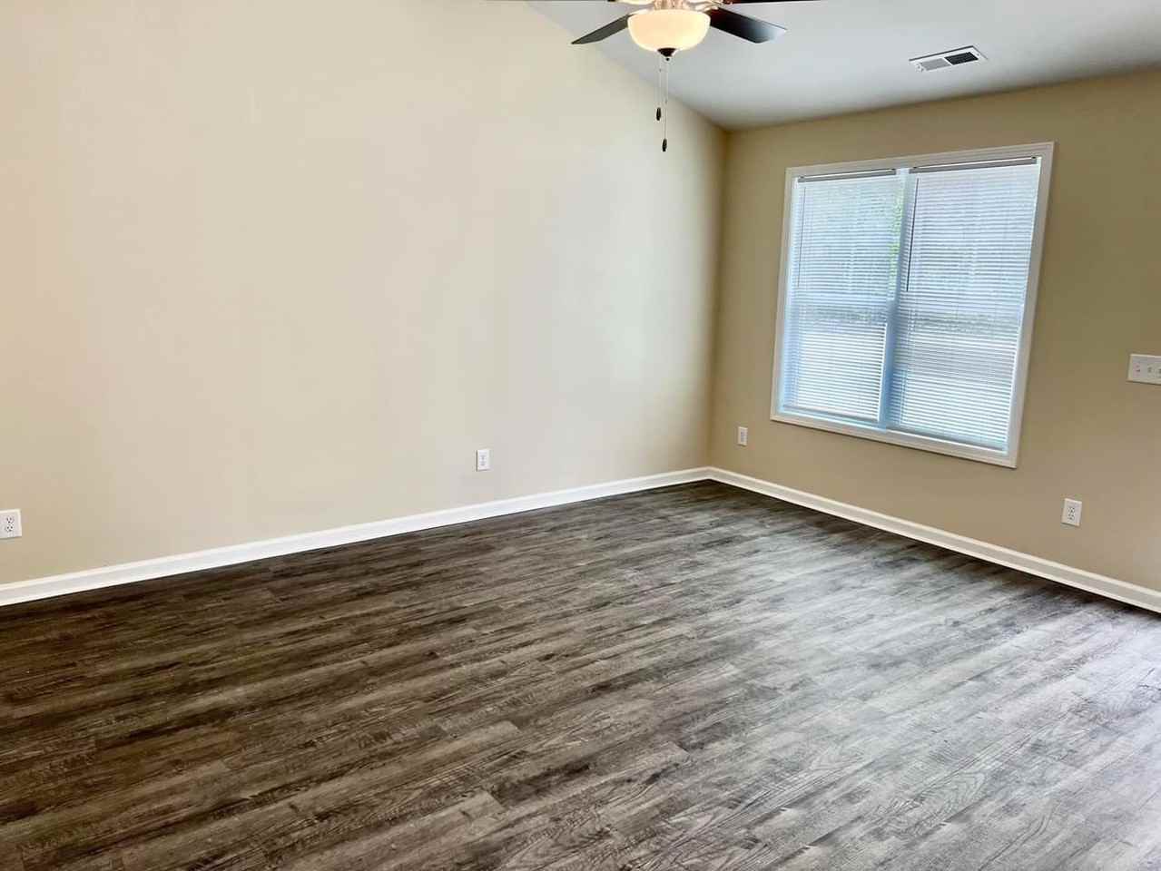 1452 Murrill Hill Rd - Photo 4 of 10