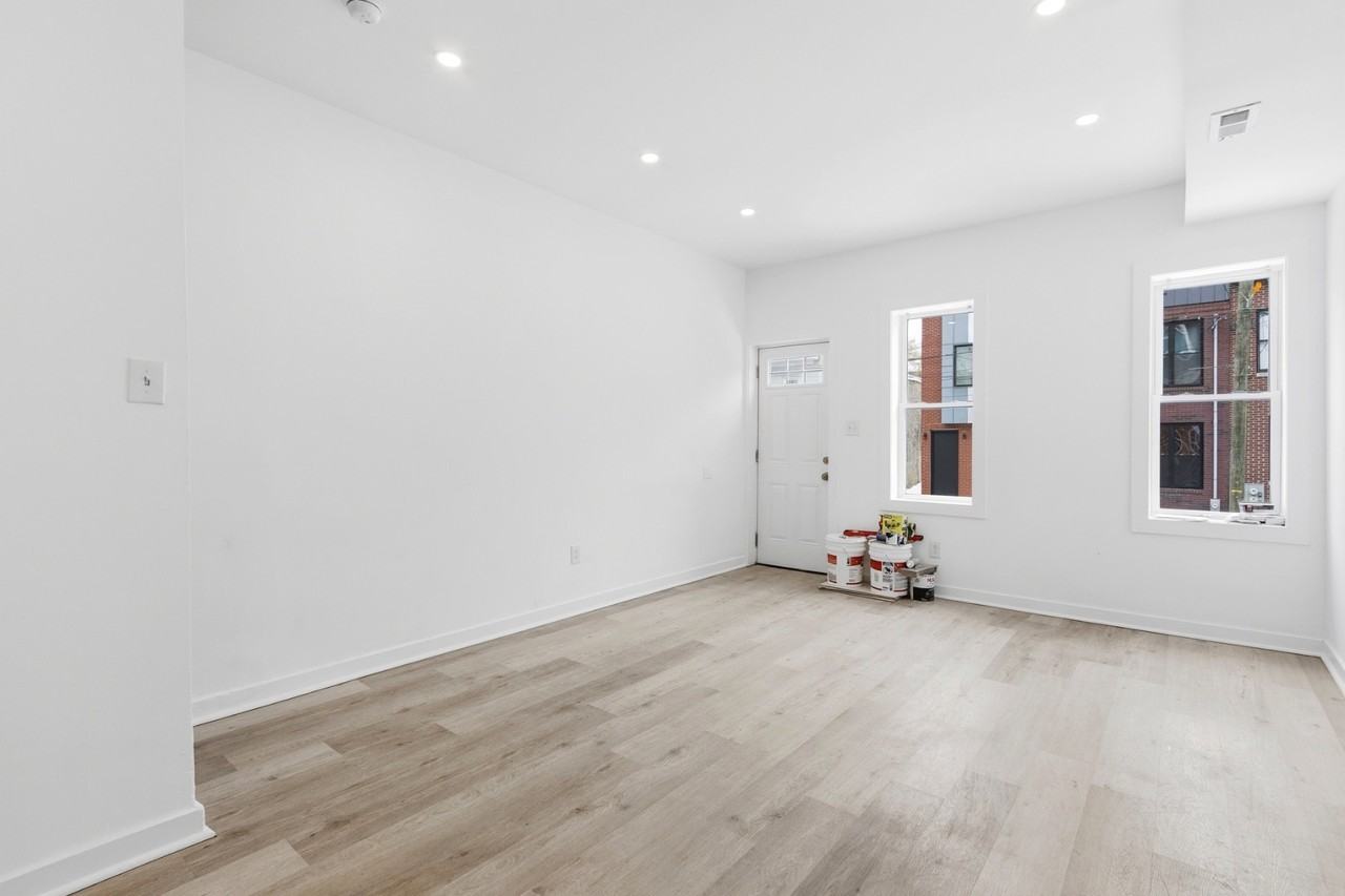 2150 N Franklin St - Photo 3 of 11