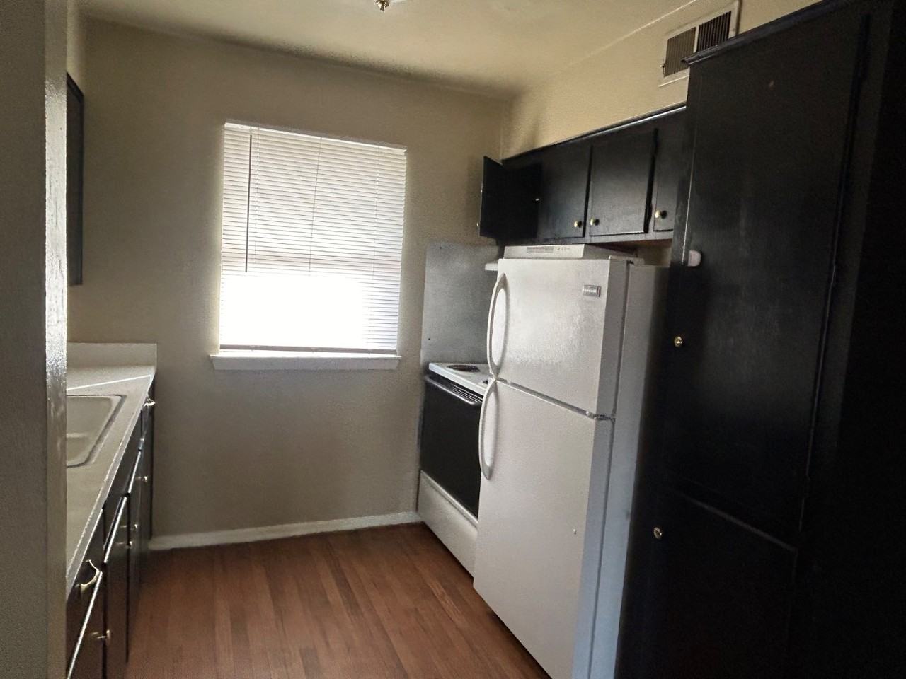 Green Tree Apartments - Photo 4 of 10