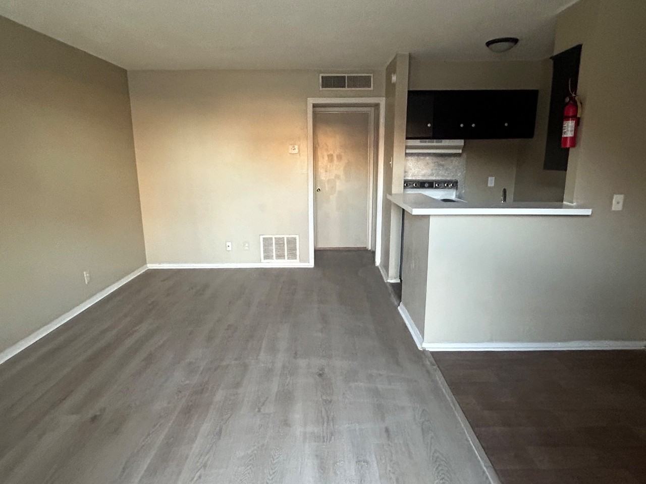 Green Tree Apartments - Photo 7 of 10