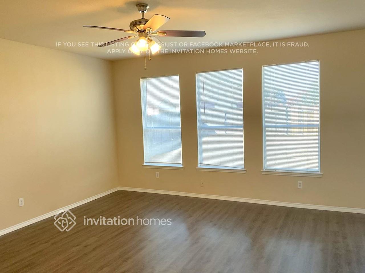 1000 Pebblecreek Dr - Photo 2 of 13