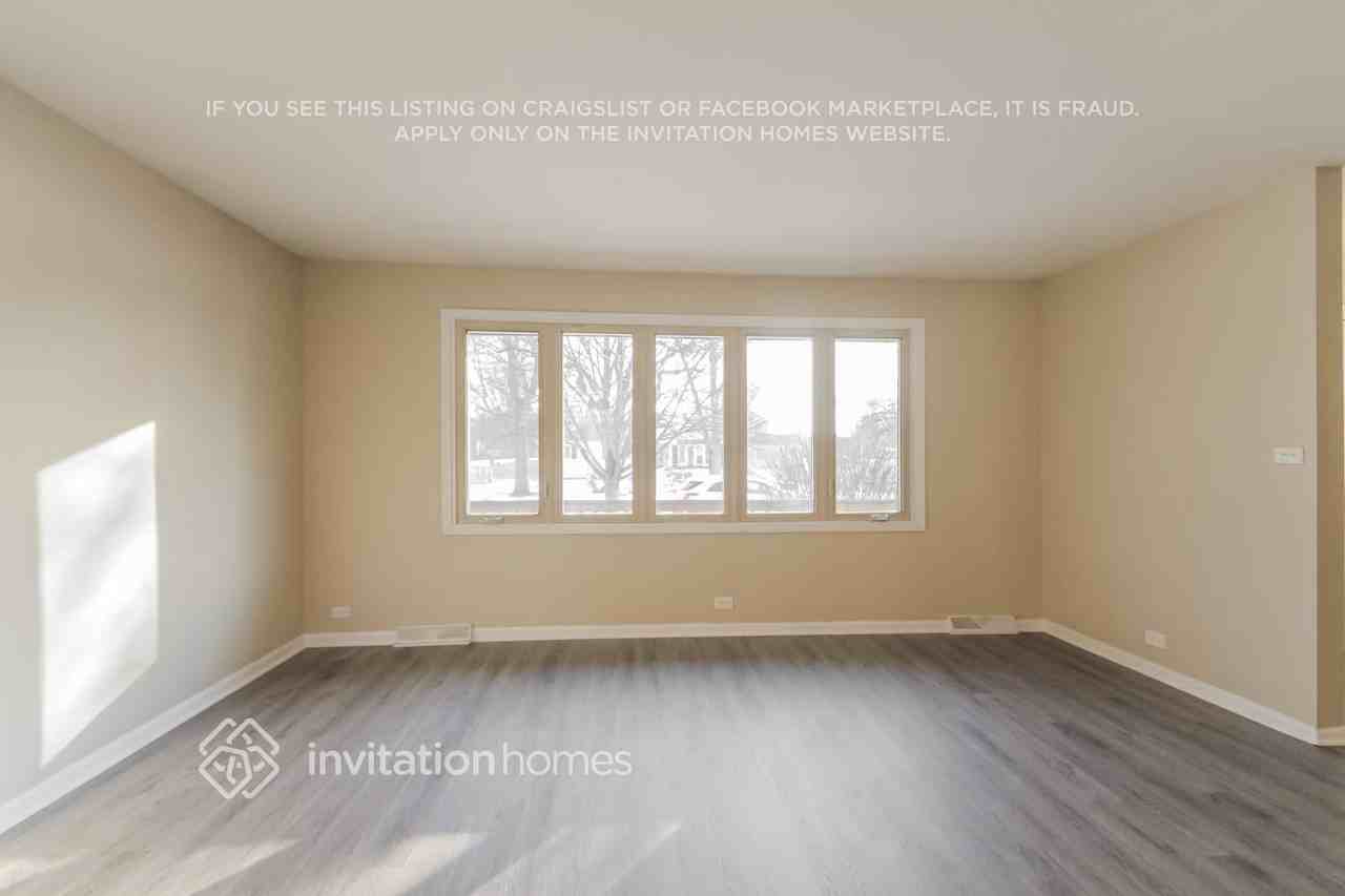 1106 N Drury Ln - Photo 7 of 19